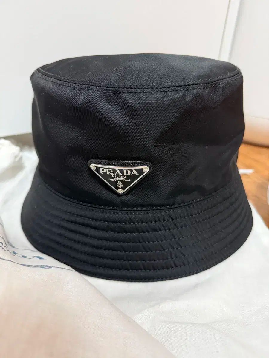 プラダ リナイロン バケットハット M ブラック - メルカリ