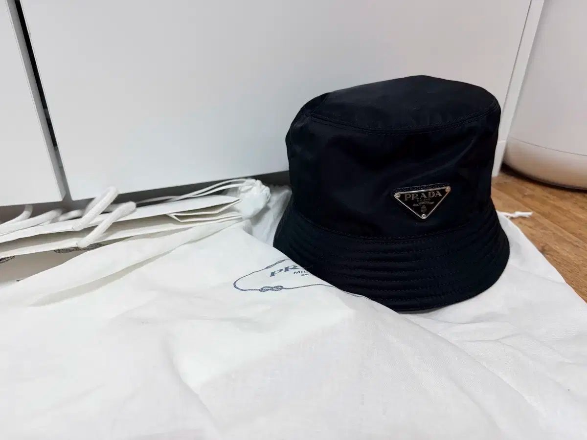 プラダ リナイロン バケットハット M ブラック - メルカリ