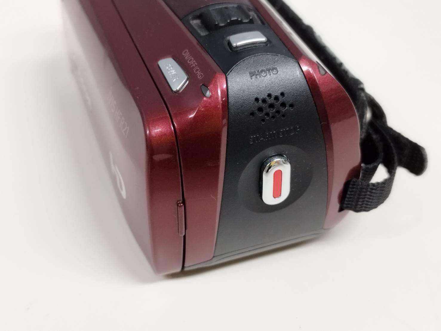 カメラ 【動作品】Canon iVIS HF R21 カメラケース付 ビデオカメラ 赤