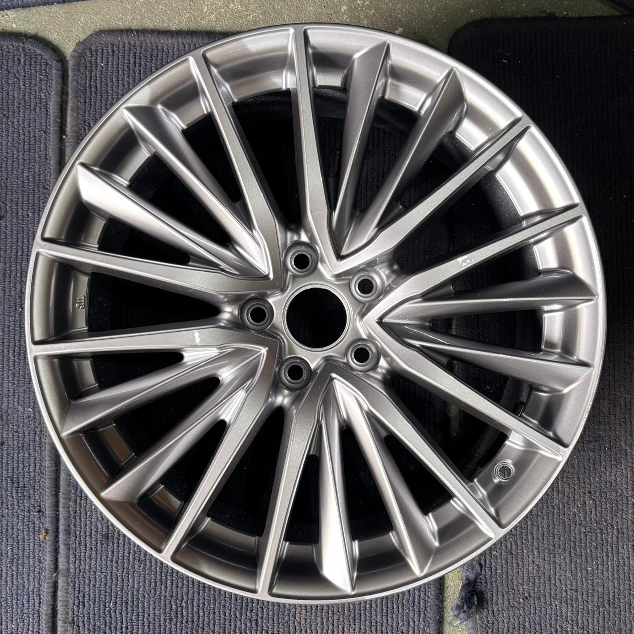 LEXUS IS 19インチ ホイール1本 8 5 J 45 PCD 114 3 ハブ径約60 No 747