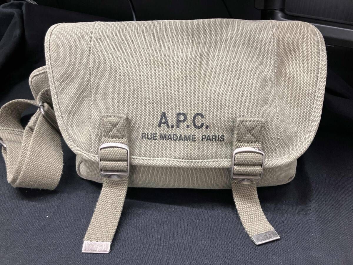 A P C アーペーセ ボディバッグ ウエストバック カーキ