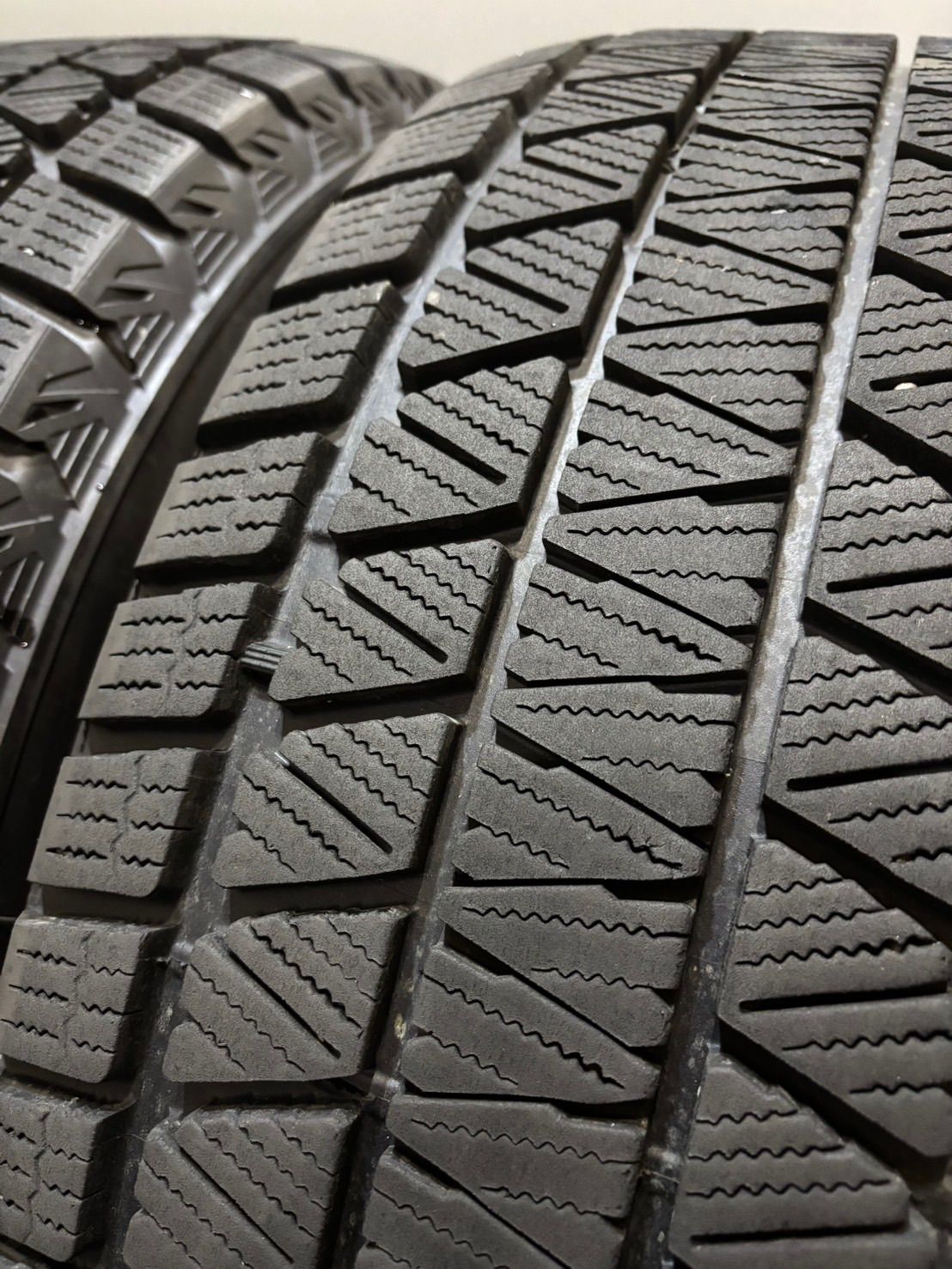  265 60 R 18 DM V 3 19年製 スタッドレス 4本 ブリヂストン ブリザック ランクル プラド サーフ パジェロ 南10 K 869 18インチ スタッドレス