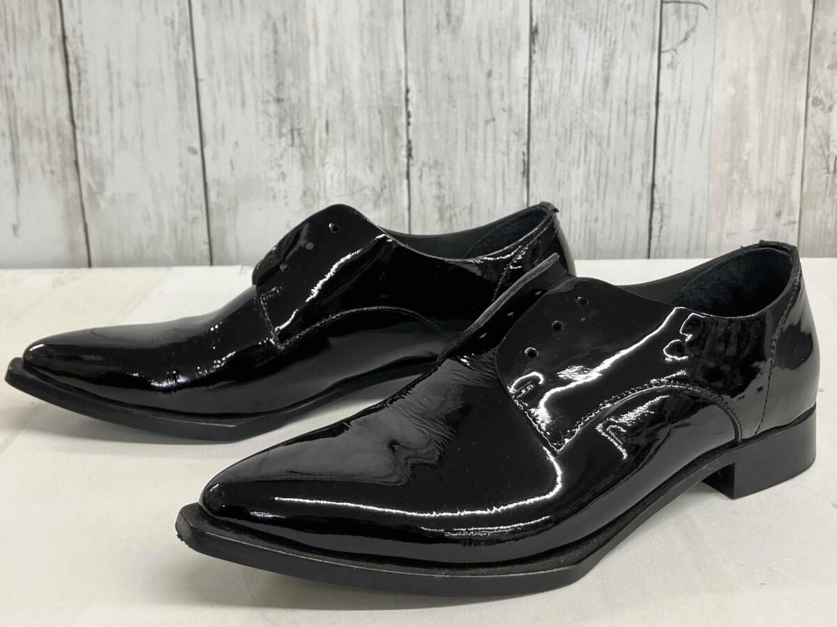 7 エナメルシューズ
