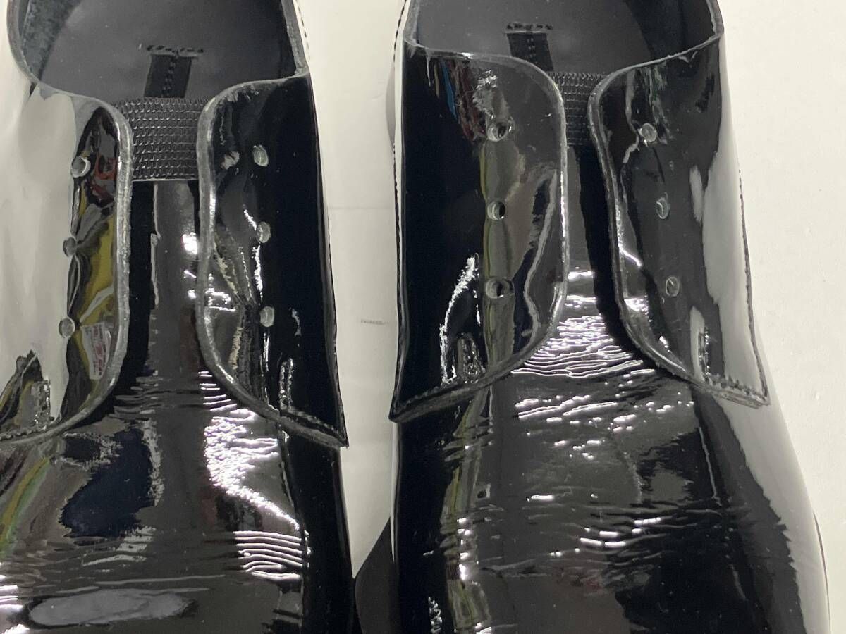 エナメルシューズ