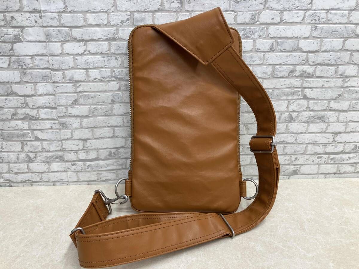 ボディバッグ キャメル