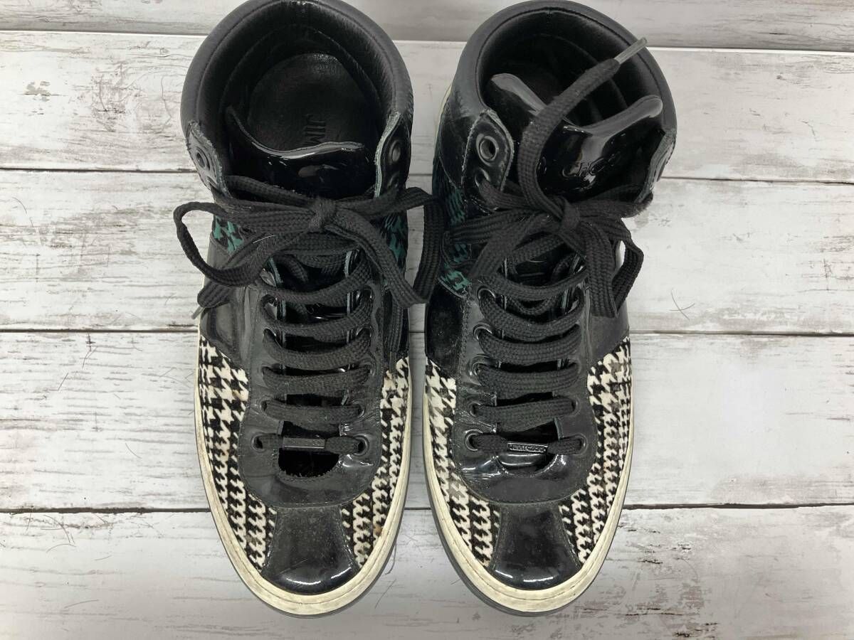 ハイカットスニーカー