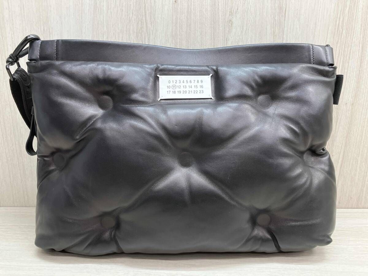Maison Margiela メゾンマルジェラ M 11 ブラック レザー グラムショルダーバッグ ショルダーストラップ付き