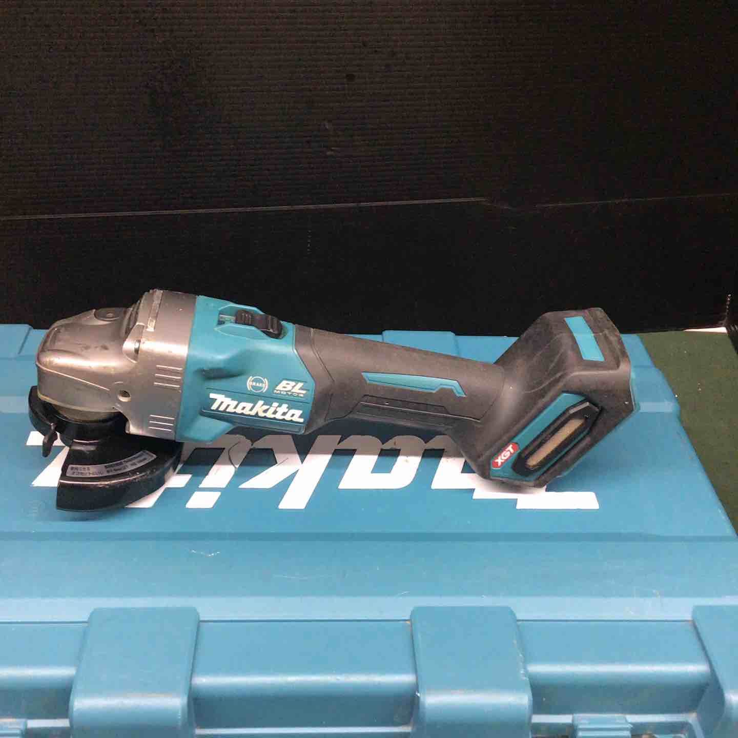 マキタ makita 100 mmコードレスディスクグラインダ GA 001 GZ