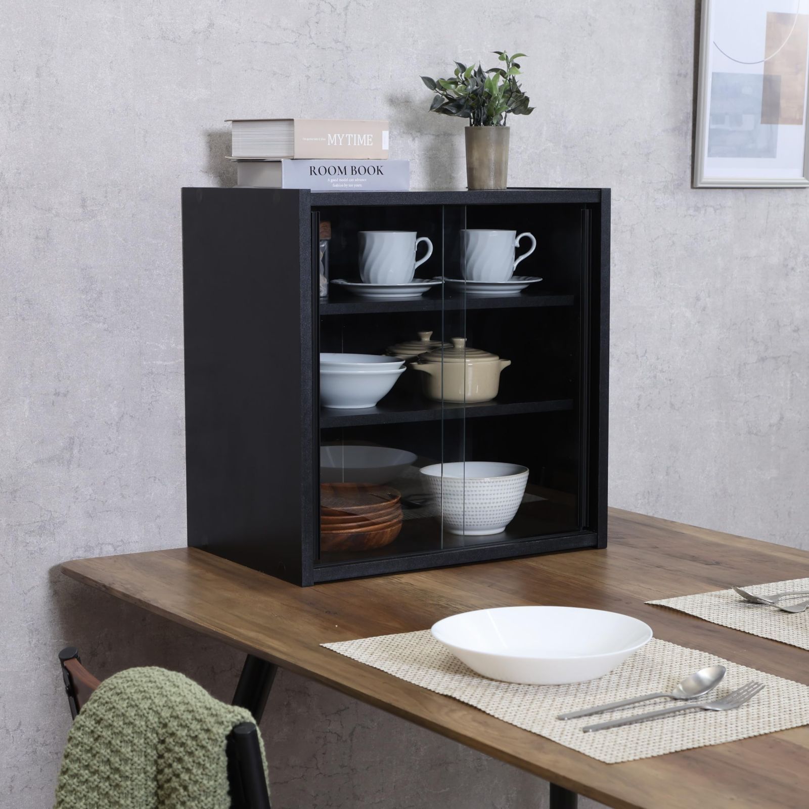 インテリア　収納家具！！ 99698 組立品 可動棚 ガラス扉 ブラック 幅43×奥行29×高さ44cm