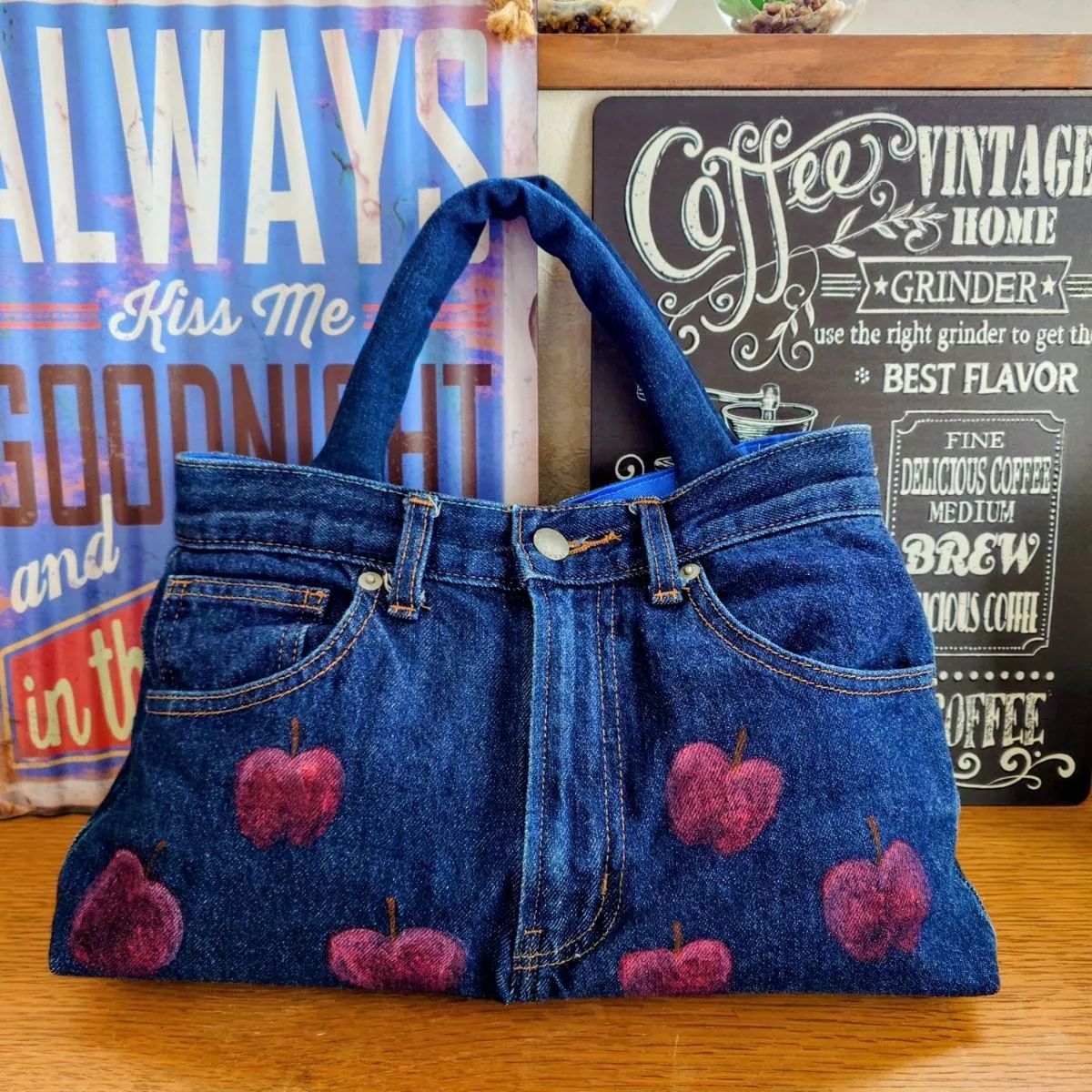 120☆USEDデニムリメイク☆トートバッグ☆アップルペイント☆赤い林檎