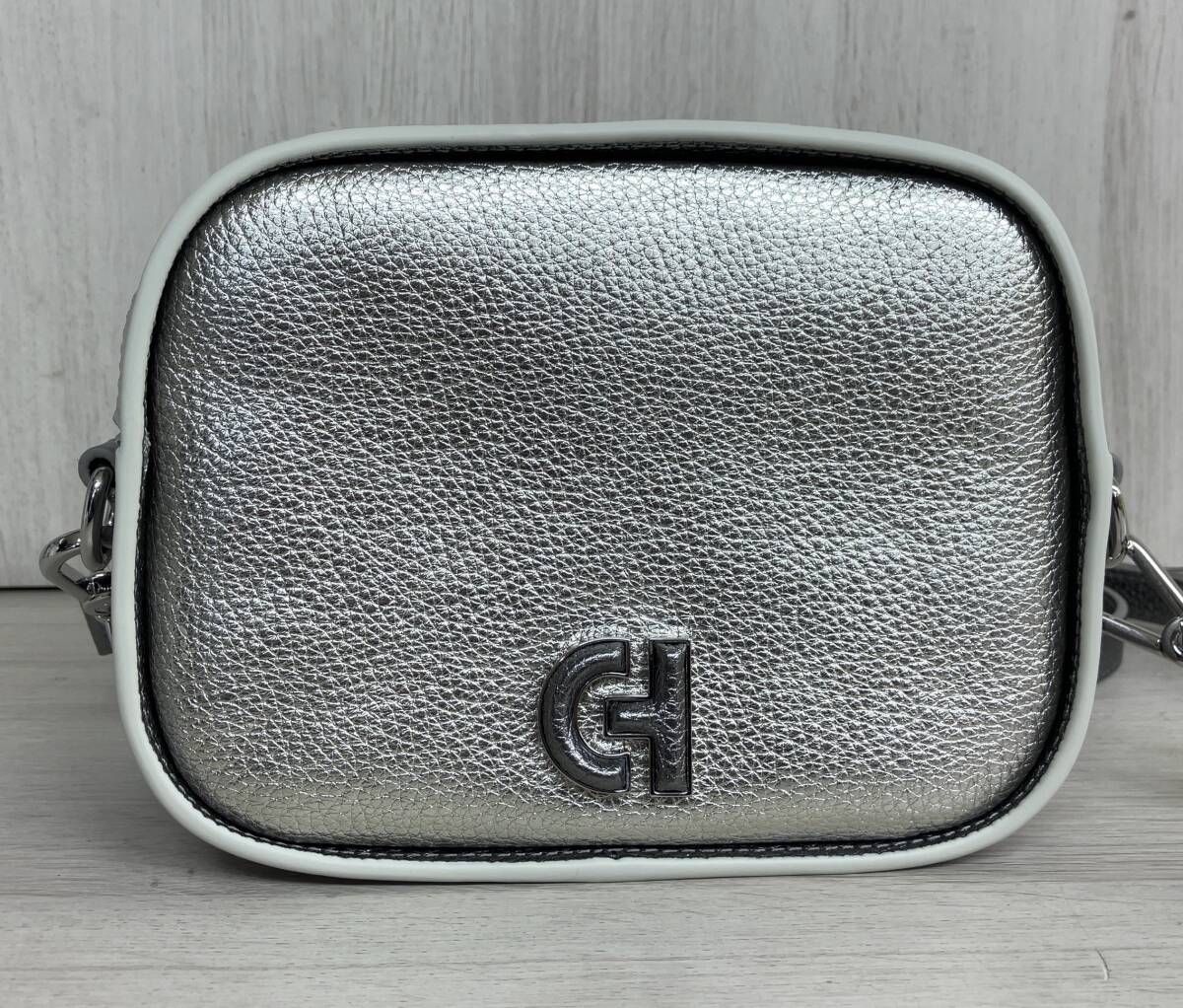 COLE HAAN コールハーン Essential エッセンシャル クロスボディ カメラバッグ ショルダーバッグ U 06872 シルバー レディース 保存袋付き