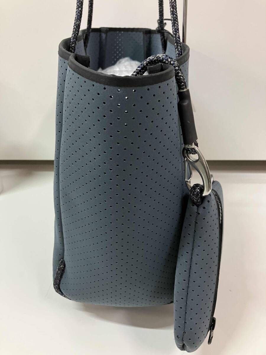  State of Escape ステートオブエスケープ Flying Solo Tote in steel blue ポーチ付き トートバッグ ネイビー トートバッグ バッグ