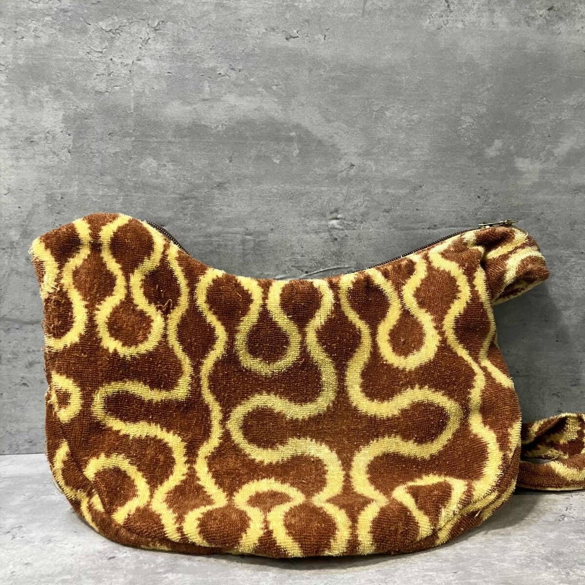  90 s archive VIVIENNE WESTWOOD pile shoulder bag パイルショルダーバッグ イエロー ブラウン ヴィヴィアンウエストウッド ショルダーバッグ ショルダーバッグ