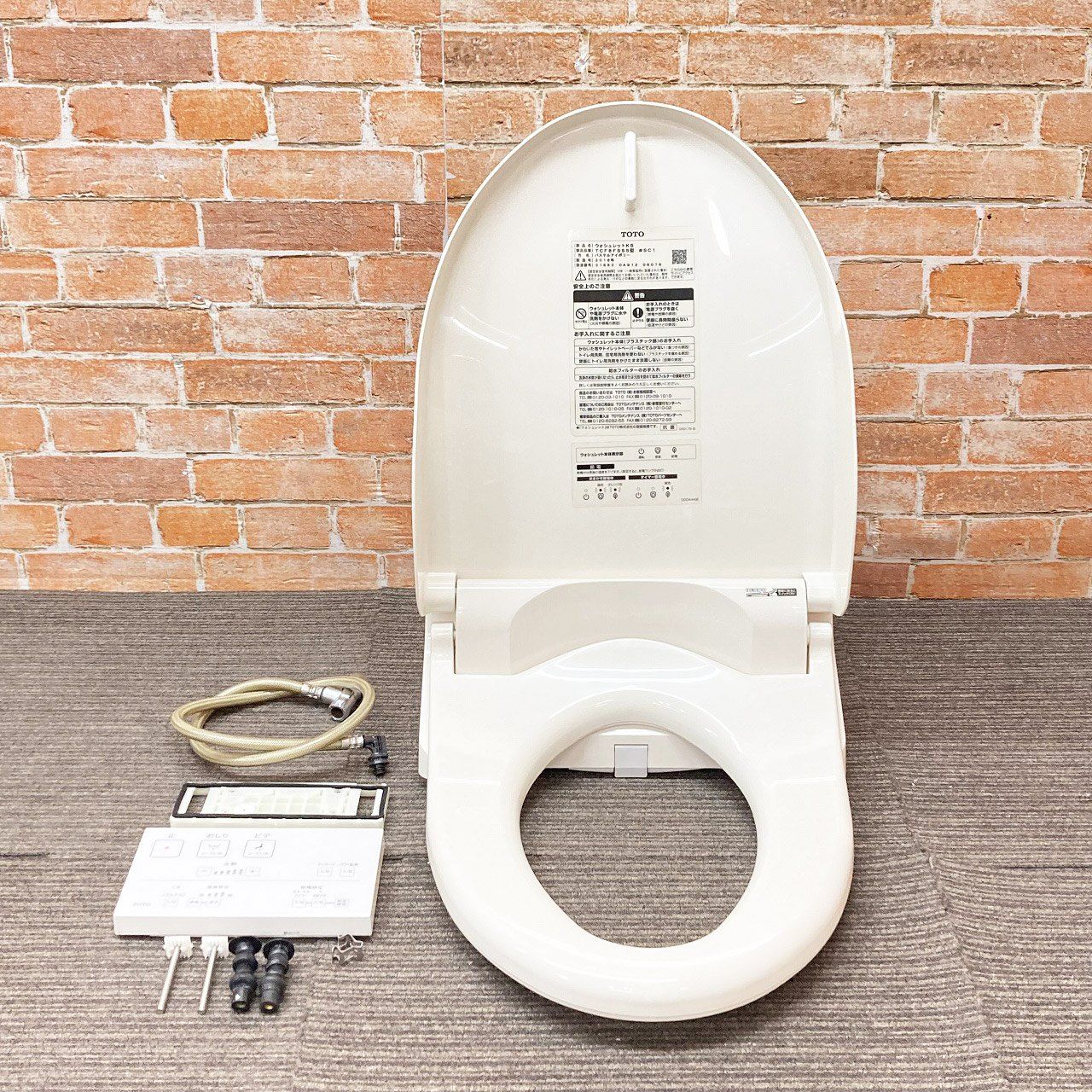 品 リモコン付 TOTO 電気温水便座 ウォシュレット シャワートイレ SC 1 パステルアイボリー