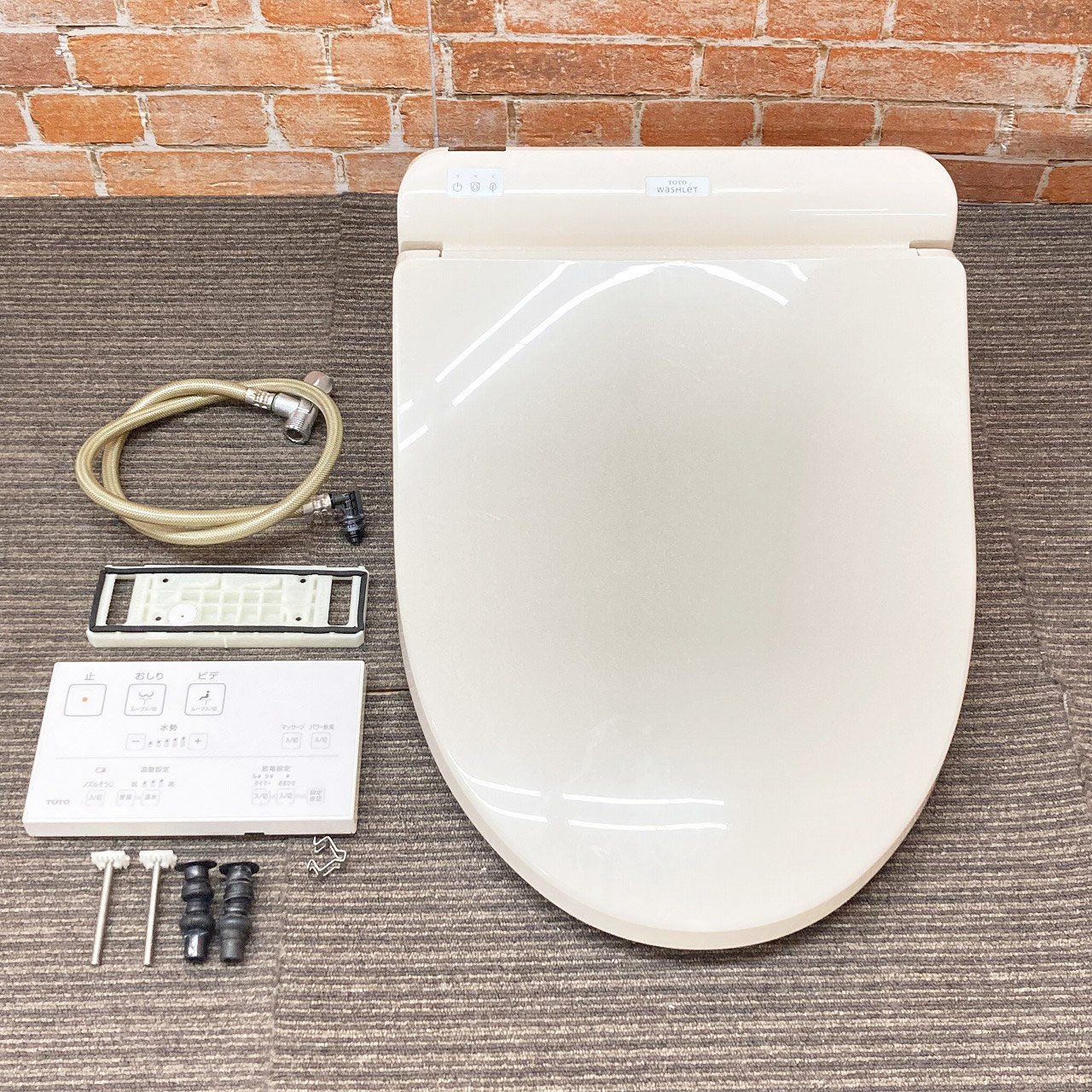 中古品】【良品】 ☆リモコン付☆TOTO 電気温水便座 ウォシュレット