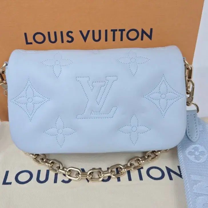 ルイヴィトン ウォレット オン ストラップ スカイブルー