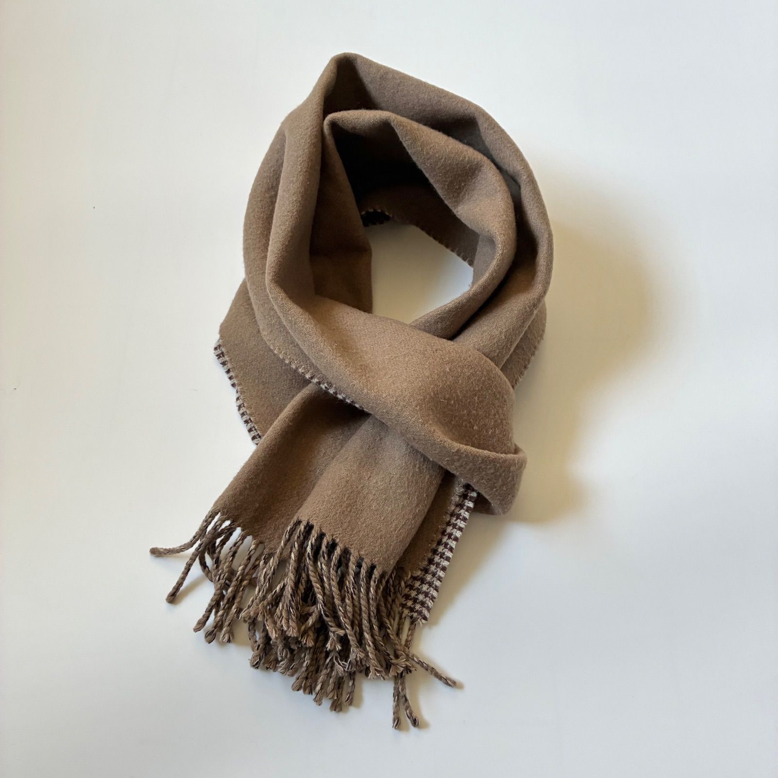 Johnstons of Elgin | UNITED ARROWS green label relaxing 別注 ウールカシミヤ ダブルフェイス ハウンドトゥース × ソリッド マフラー チノパン ケーブル編み