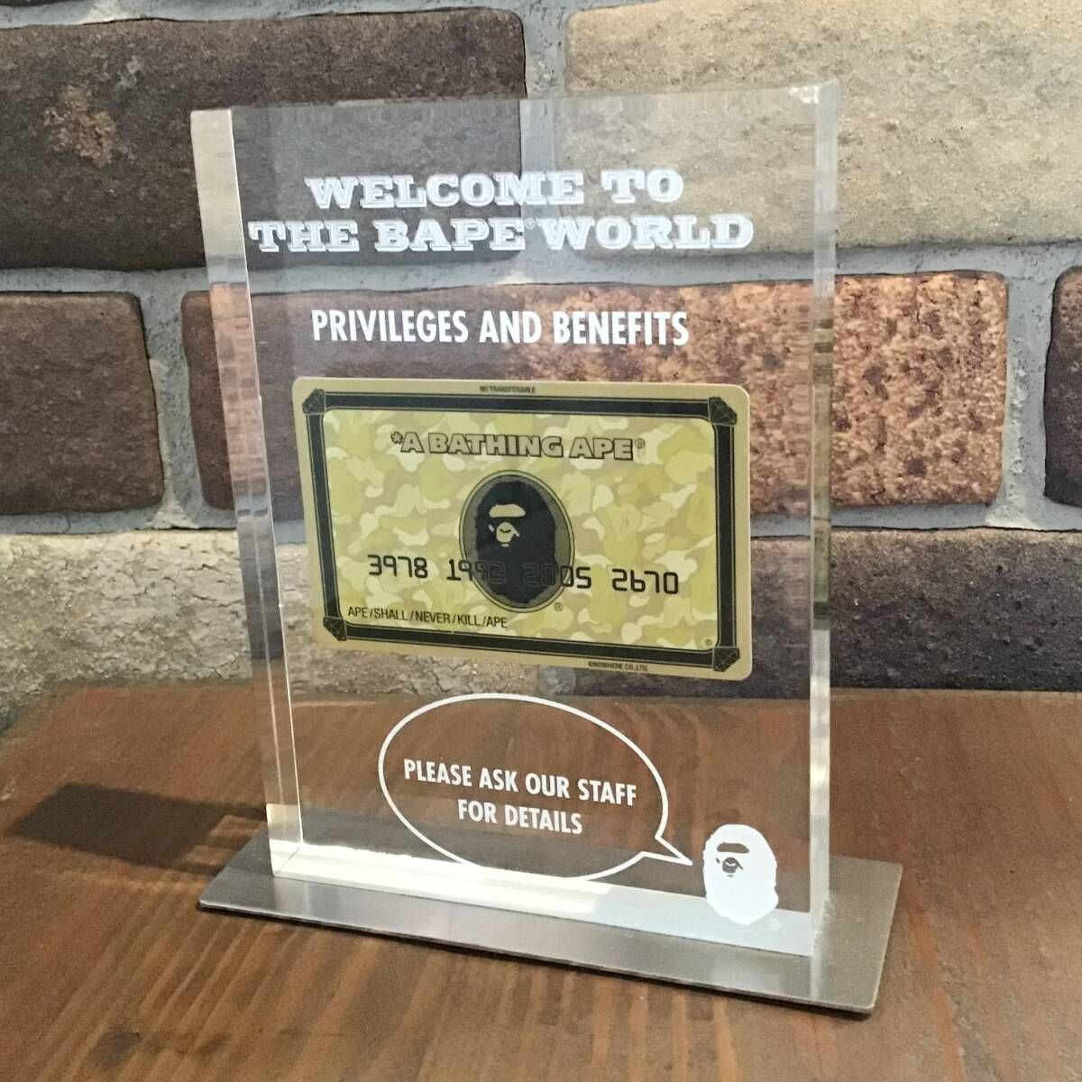 激 BAPE STORE 店舗用 アクリル ディスプレイ a bathing ape GOLD CARD エイプ ベイプ アベイシングエイプ NIGO dz 4