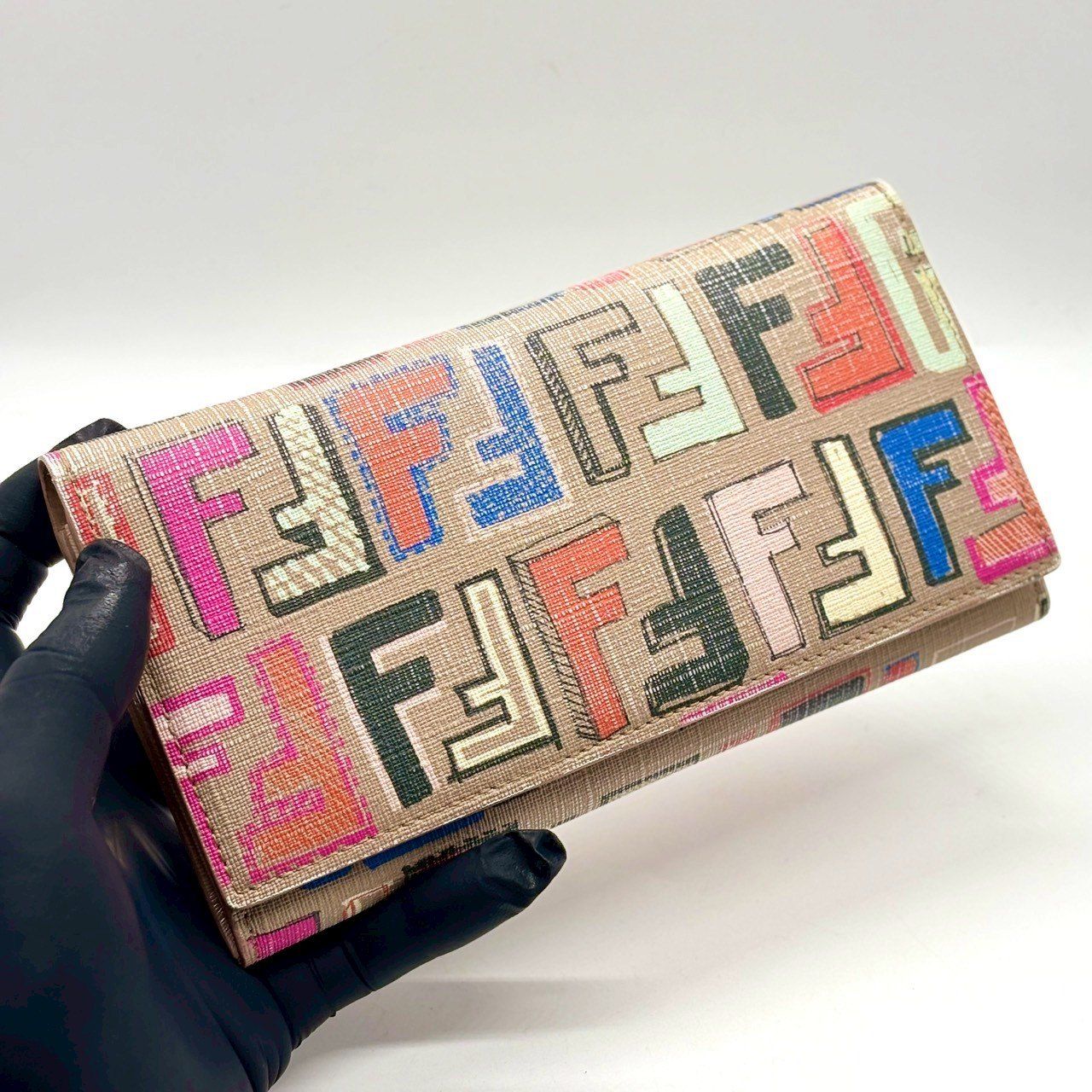 色彩で魅せる主役級】 FENDI フェンディ 長財布 ズッカ マルチカラー