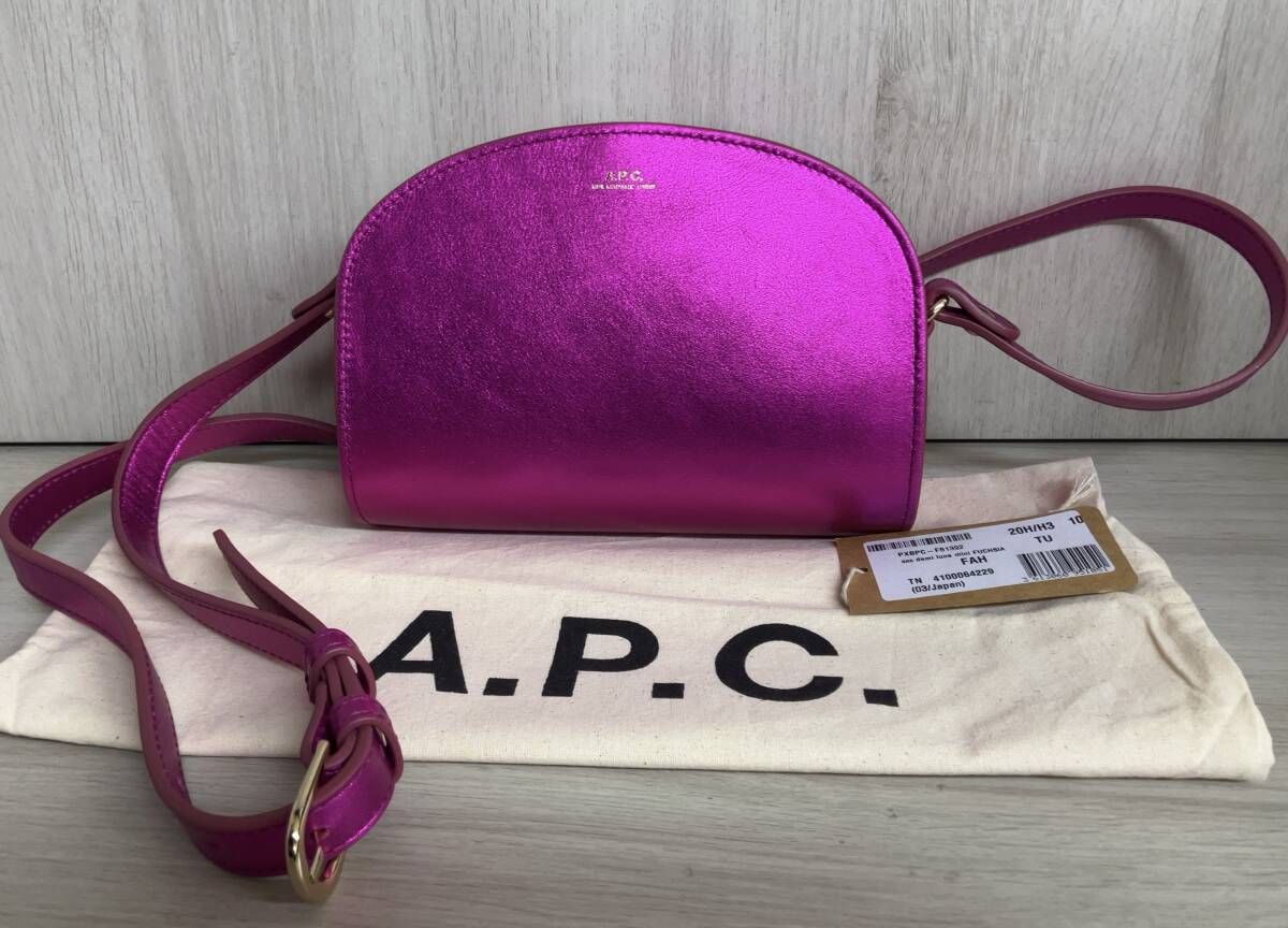 A P C アーペーセー SAC DEMI LUNE MINI FUCHSIA ハーフムーン 半月型 ミニショルダーバッグ PXBPC F 61392 フューシャ ピンク系