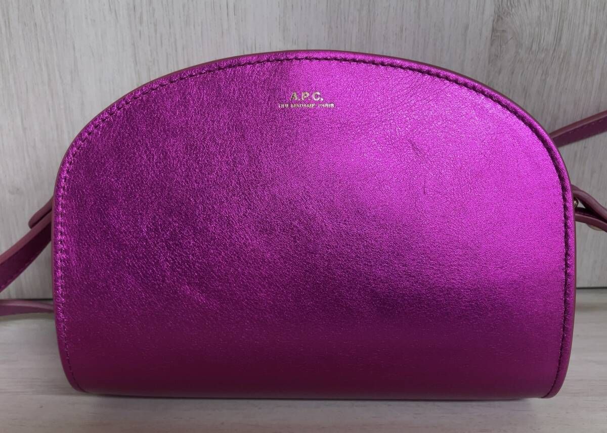 A P C アーペーセー SAC DEMI LUNE MINI FUCHSIA ハーフムーン 半月型 ミニショルダーバッグ PXBPC F 61392 フューシャ ピンク系