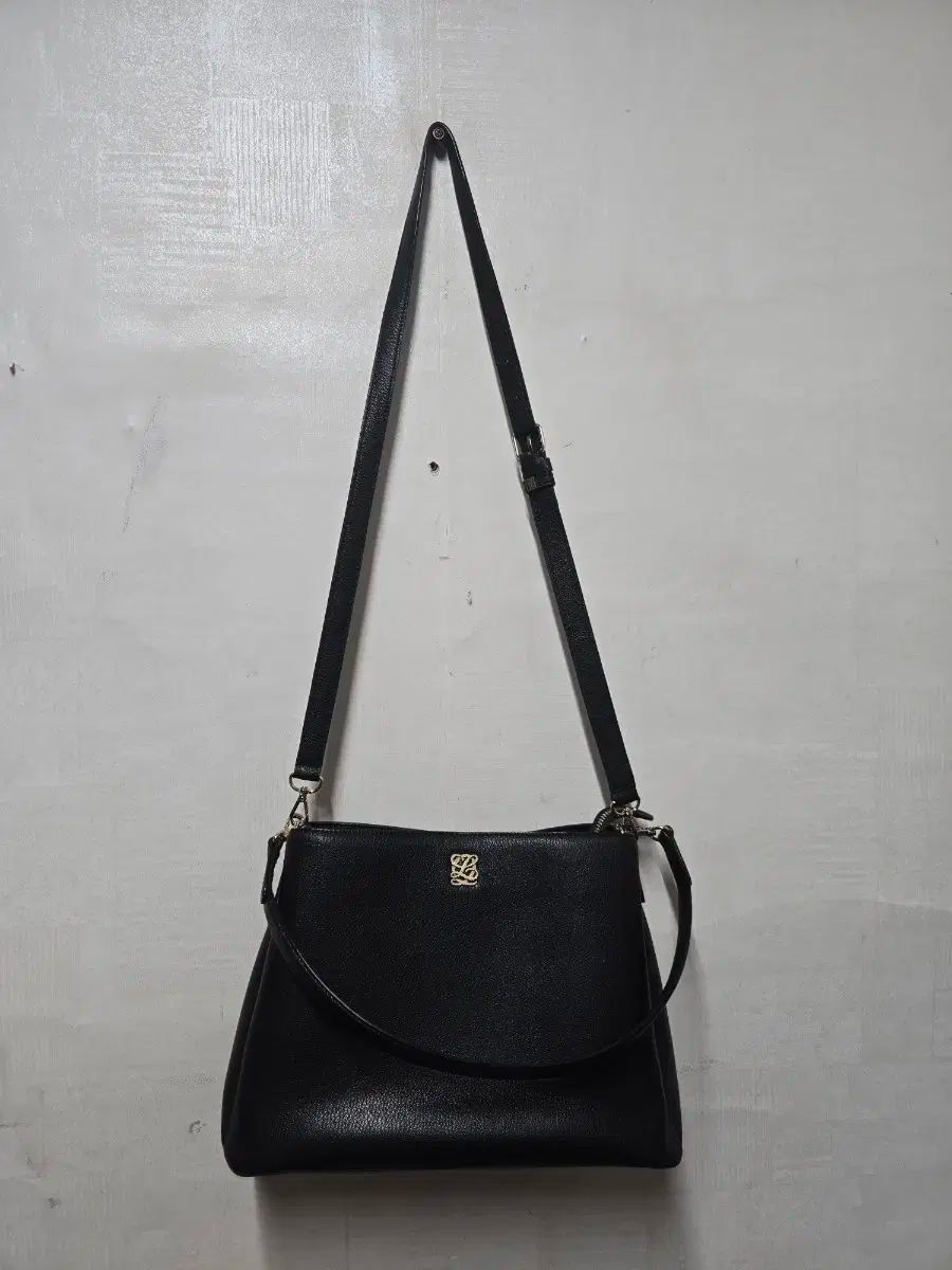 ルイキャトルズ ブラック ショルダーバッグ クロス