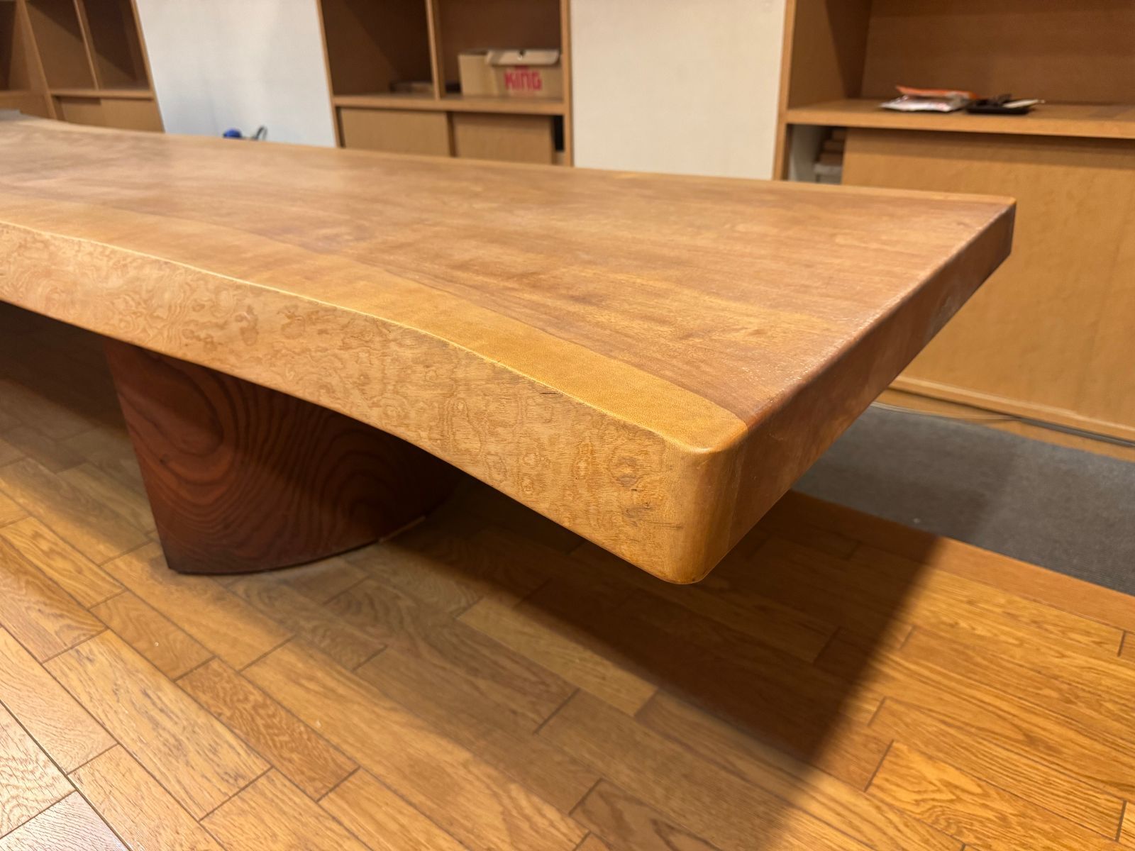 全長420cm 厚さ8cm 一枚板 テーブル 机 ミズメの木 樺の木 水目 カバノキ 無垢 センターテーブル 直接引取限定 全長420cm 厚さ8cm 一枚板 テーブル 机 ミズメの木 樺の木 水目