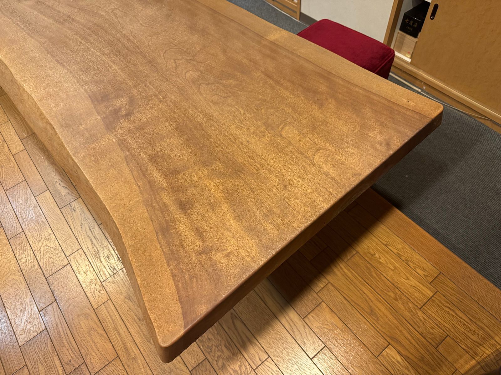 全長420cm 厚さ8cm 一枚板 テーブル 机 ミズメの木 樺の木 水目 カバノキ 無垢 センターテーブル 直接引取限定 全長420cm 厚さ8cm 一枚板 テーブル 机 ミズメの木 樺の木 水目