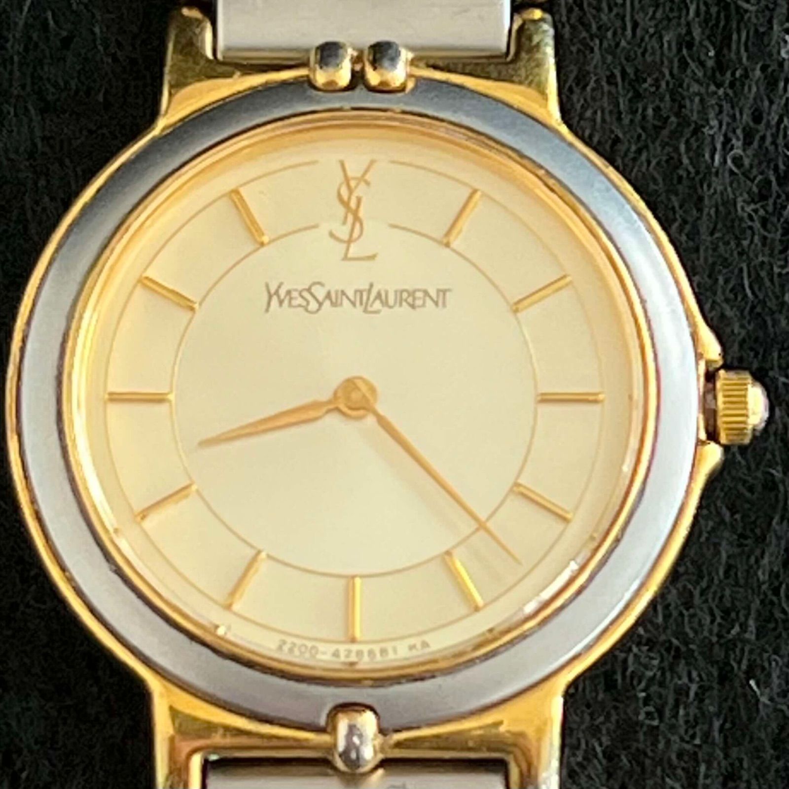 T 22 Yves Saint Laurent イヴ サンローラン 2200 228481 ホワイト文字盤 クォーツ アナログ レディース 腕時計