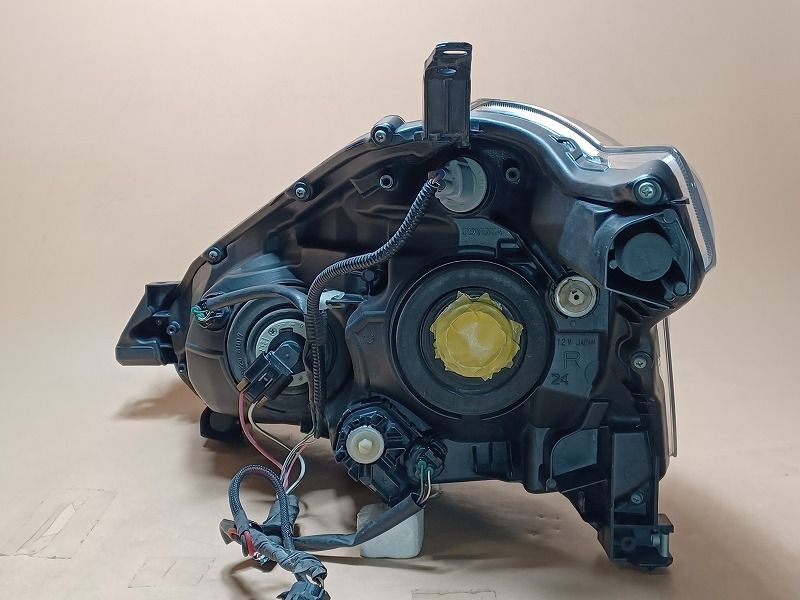 コーティング済 シエンタ NHP170G 右ヘッドランプ・ヘッドライト