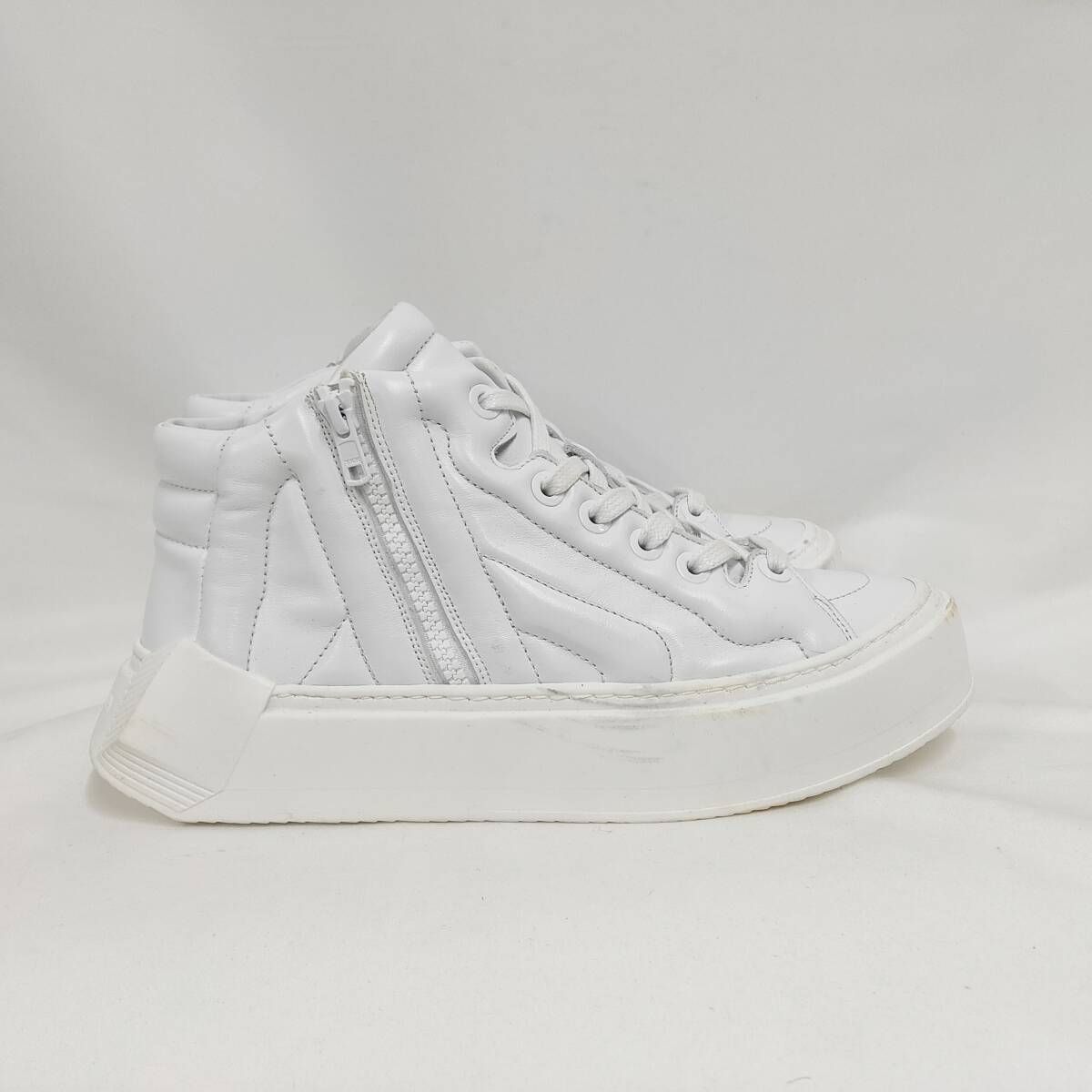 新品 未使用 ピエールアルディ スニーカージップミッドカット ホワイト