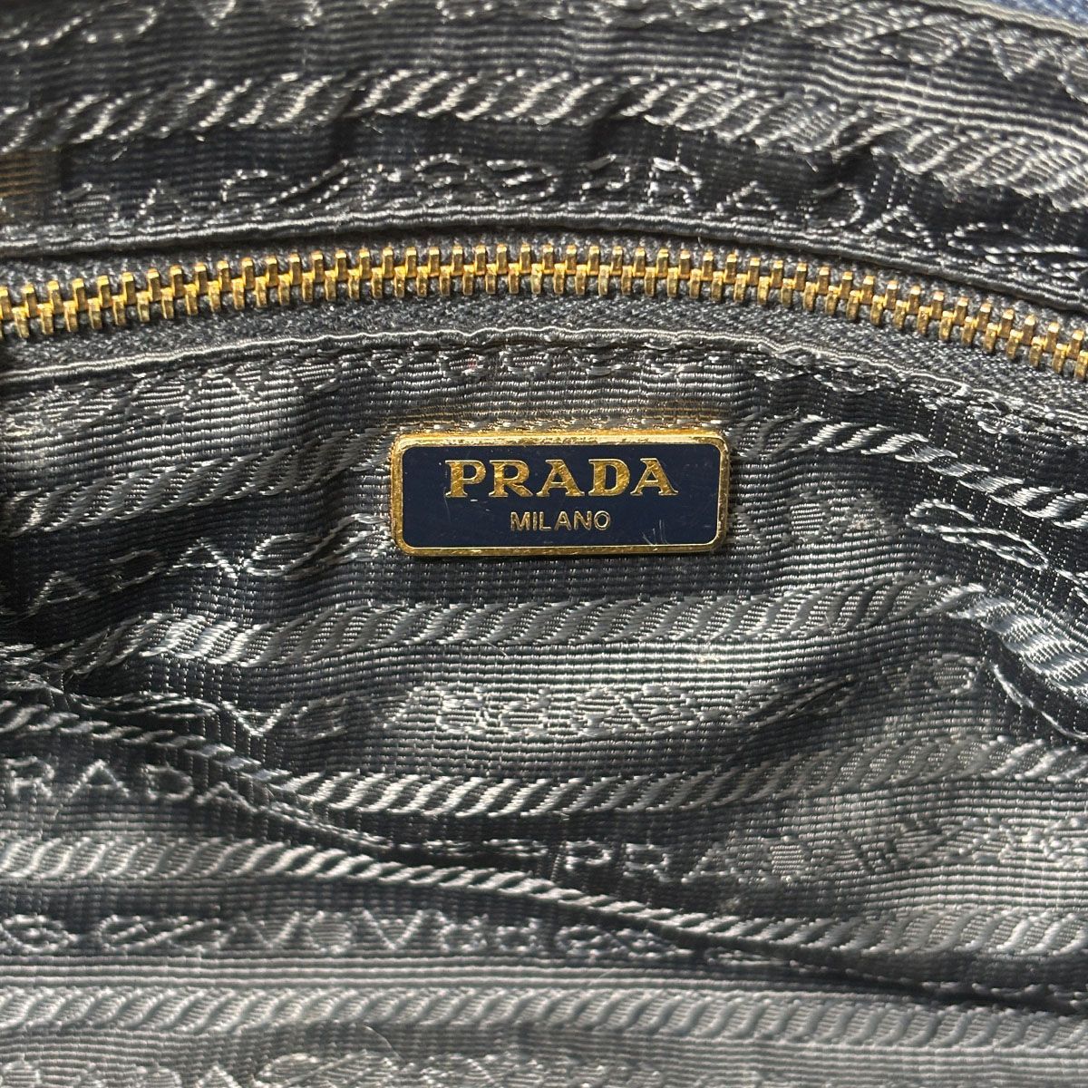  PRADA デニム ポーチ 化粧ポーチ コスメポーチ DENIM 小物入れ マルチポーチ トラベルポーチ デニムブルー インディゴブルー ゴールド金具 ポーチ バッグ