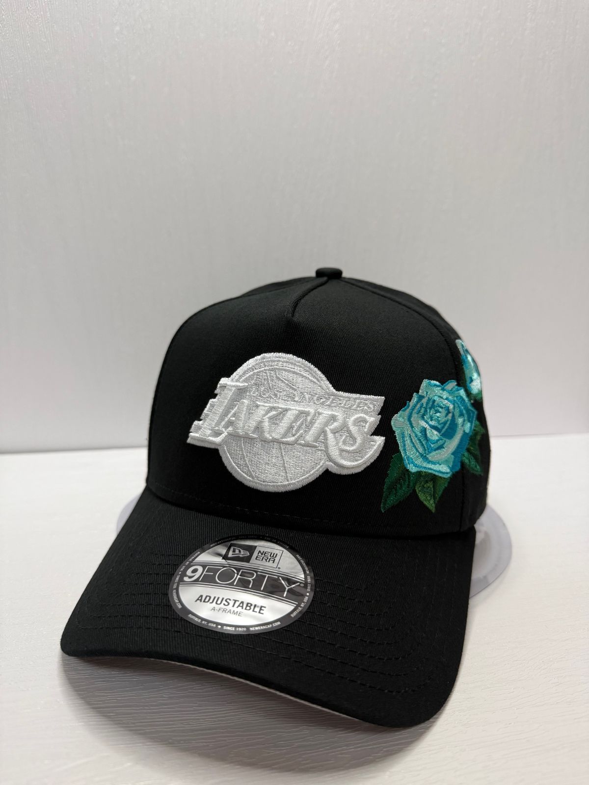 Newera ロサンゼルスレイカーズ ローズ刺繍 9 forty A-FRAME スナップバックキャップ ブラック