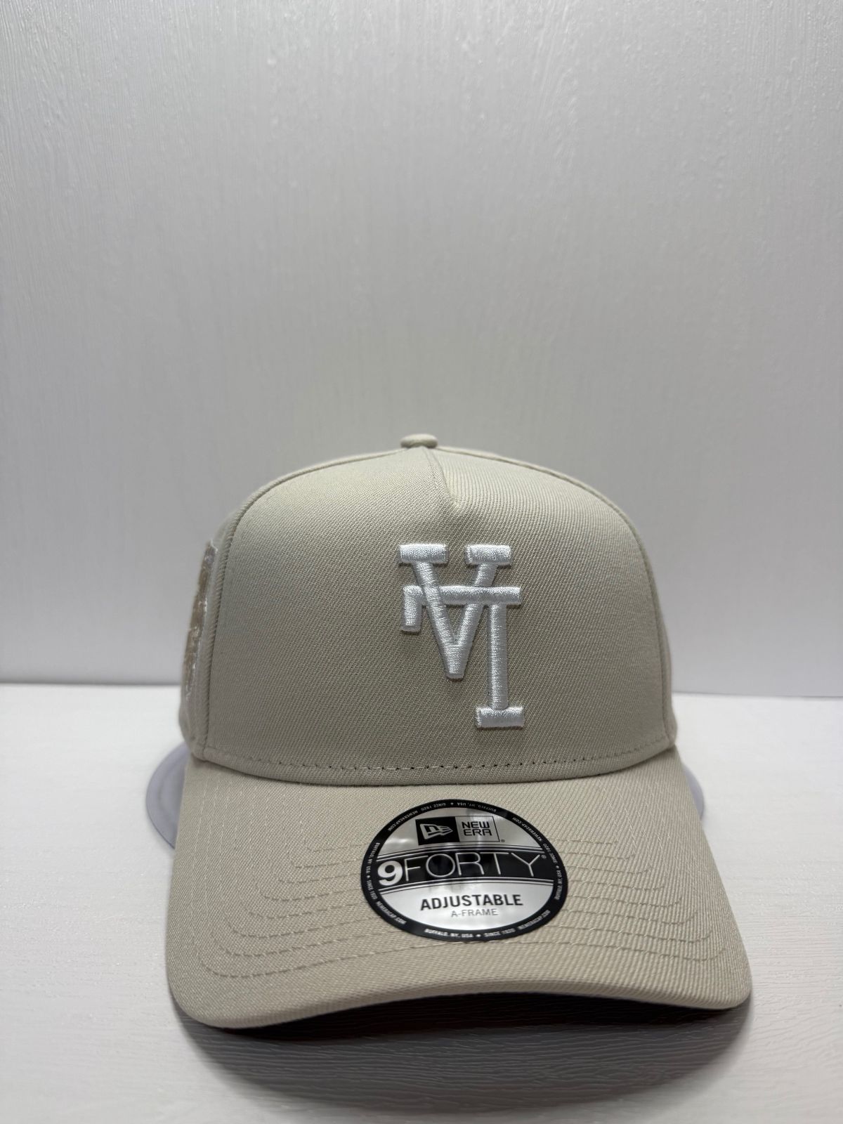 Newera ロサンゼルスドジャース 75 thワールドシリーズ リバースロゴ 9 forty A FRAME スナップバックキャップ ストーン