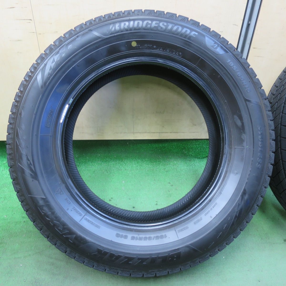  バリ溝 24年 9 5分 2本 スタッドレス 195 65 R 15 ブリヂストン ブリザック VRX 3 タイヤ 15インチ プリウス ステップワゴン ノア ヴォクシー 等 5112001イスタ 15インチ スタッドレス