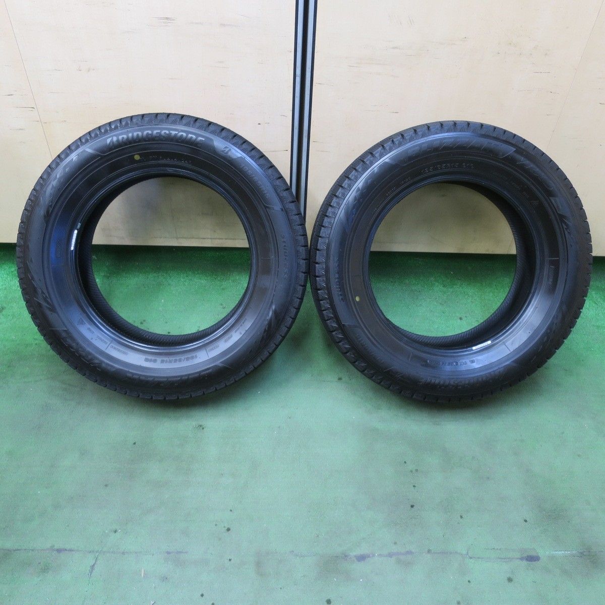 バリ溝 24年 9 5分 2本 スタッドレス 195 65 R 15 ブリヂストン ブリザック VRX 3 タイヤ 15インチ プリウス ステップワゴン ノア ヴォクシー 等 5112001イスタ