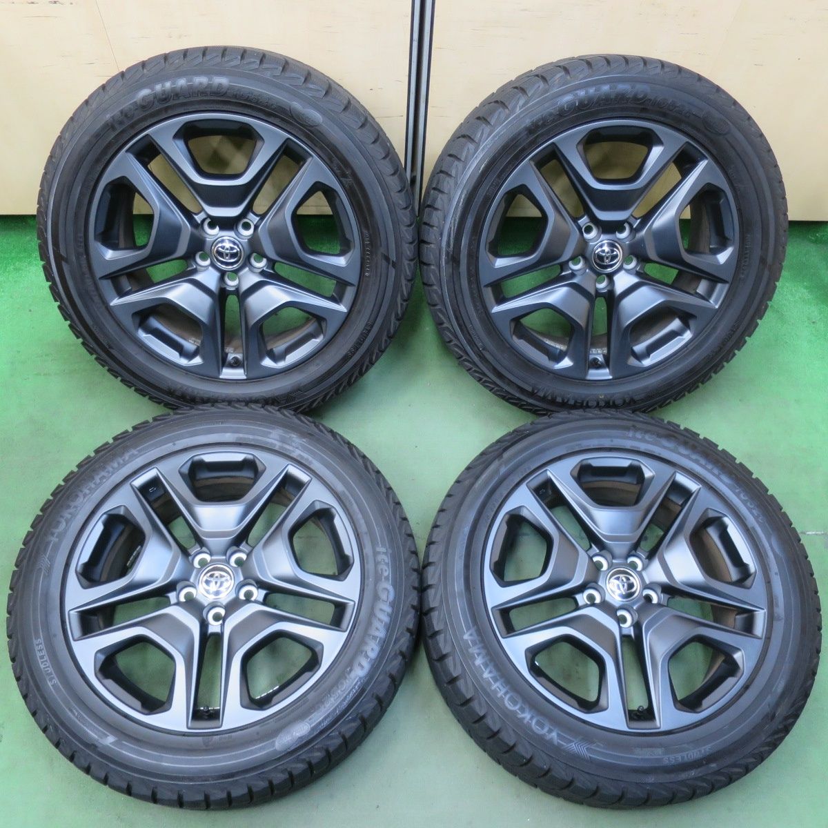 バリ溝 23年 キレイ ほぼ10分 トヨタ RAV 4 235 55 R 19 スタッドレス ヨコハマ アイスガード iG 52 C 19インチ PCD 114 3 5 H 5112101イス