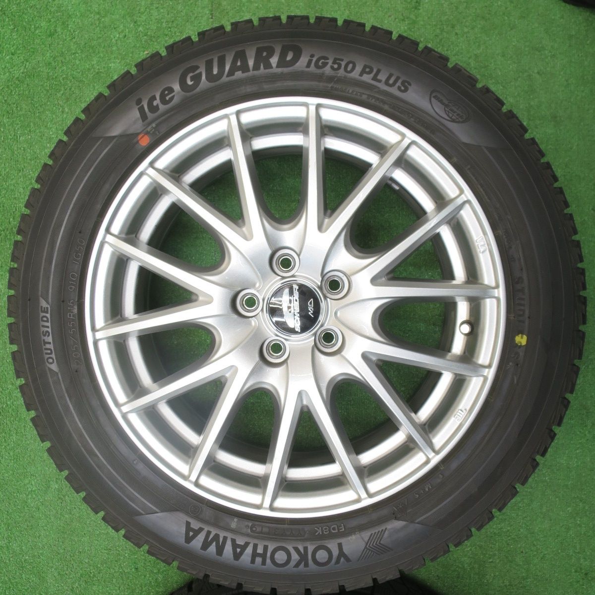 バリ溝 キレイ 9 5分 BRZ 86 等 205 55 R 16 スタッドレス ヨコハマ アイスガード iG 50 プラス シュナイダー 16インチ PCD 100 5 H ス