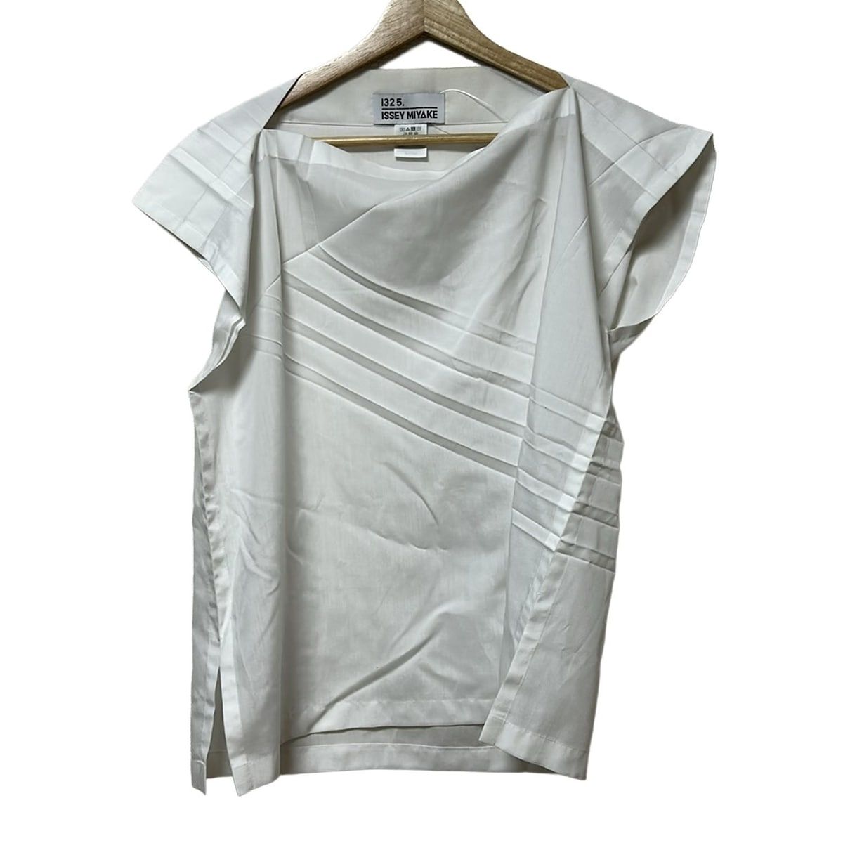 1325. 1325.イッセイミヤケ ノースリーブシャツブラウス サイズ2 M レディース - 白