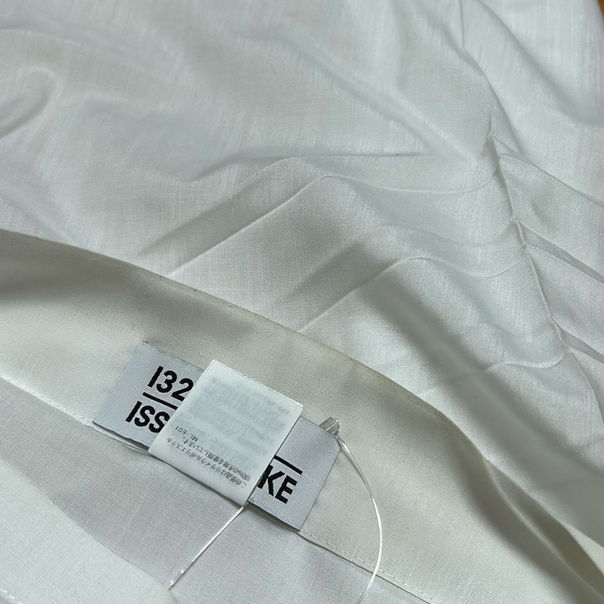  1325. 1325.イッセイミヤケ ノースリーブシャツブラウス サイズ2 M レディース - 白 ノースリーブ シャツ ブラウス