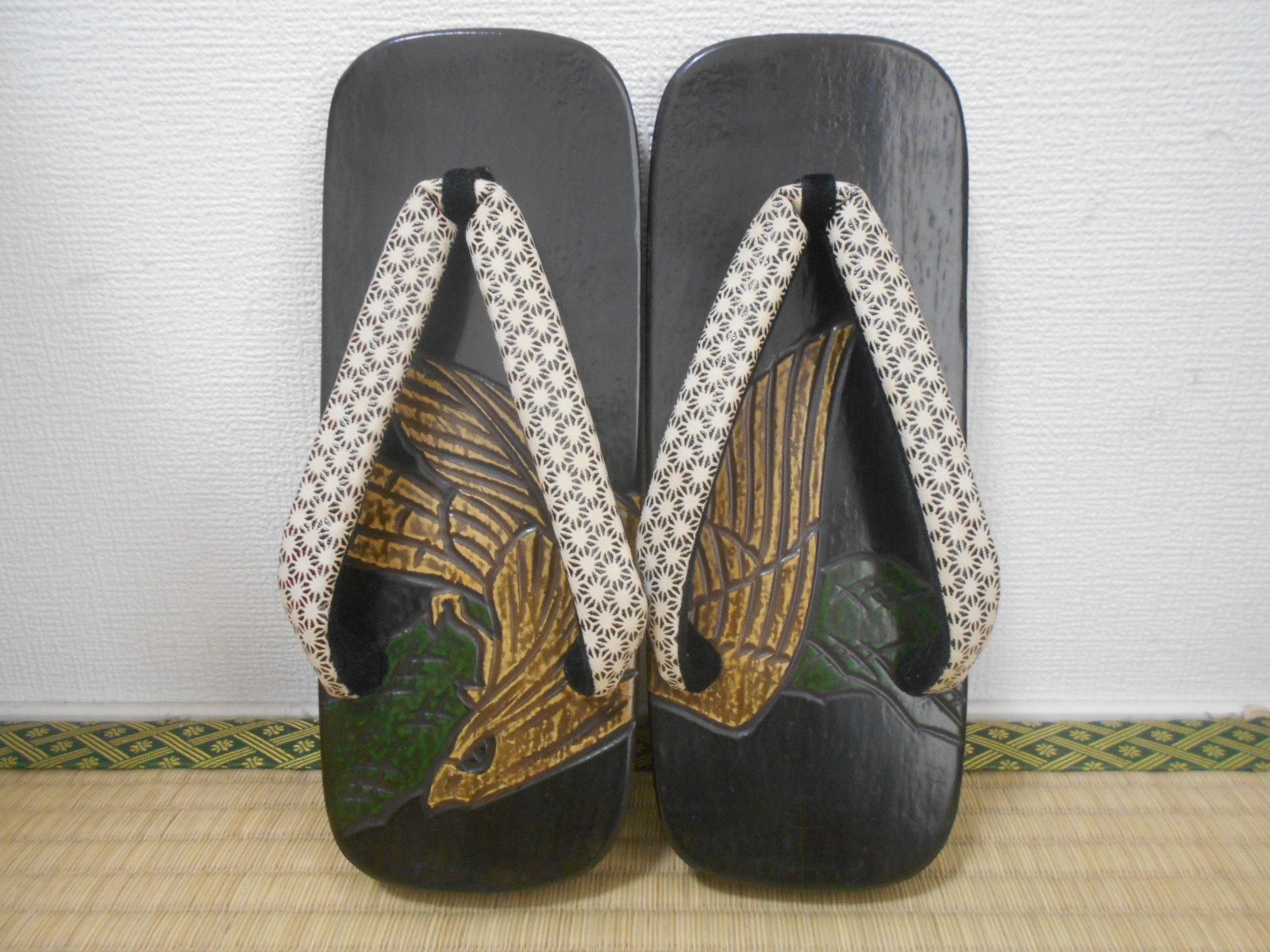 雪下草 桐下駄 オリジナル 鎌倉彫右近 鷹の絵柄 印伝風漆の鼻緒 23.5-25.5 cm