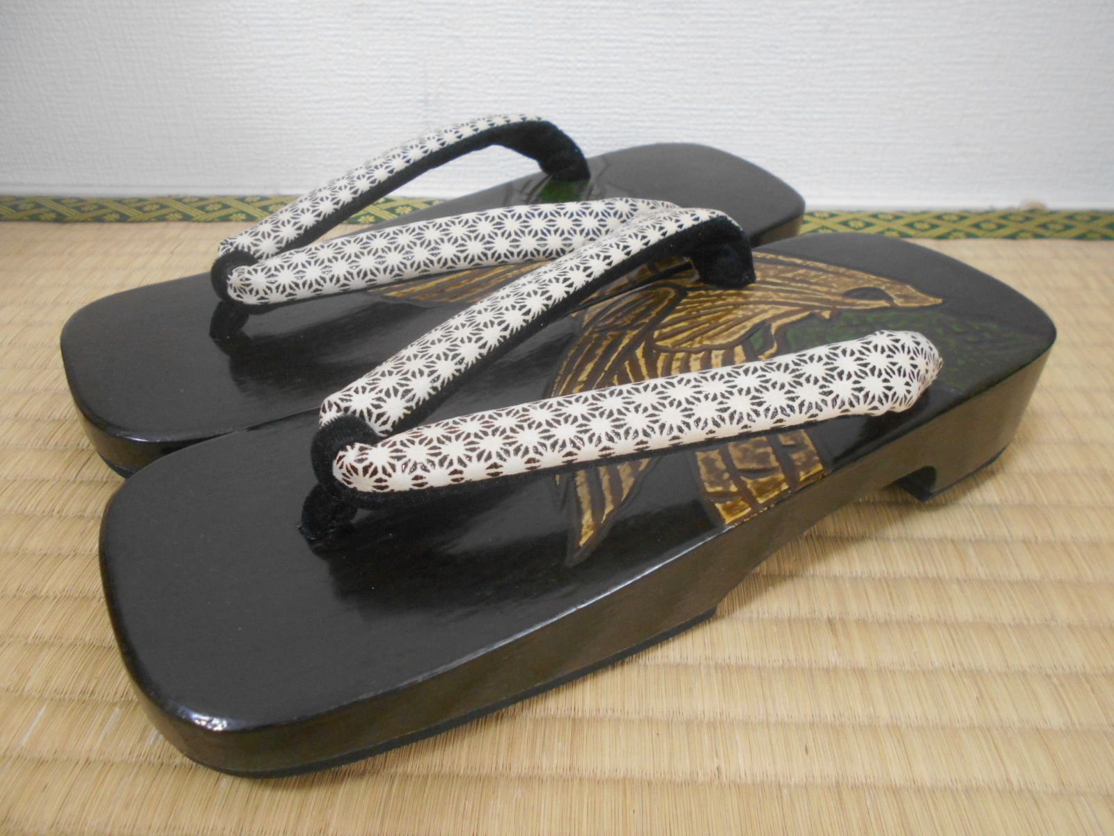 雪下草 桐下駄 オリジナル 鎌倉彫右近 鷹の絵柄 印伝風漆の鼻緒 23 5 25 cm