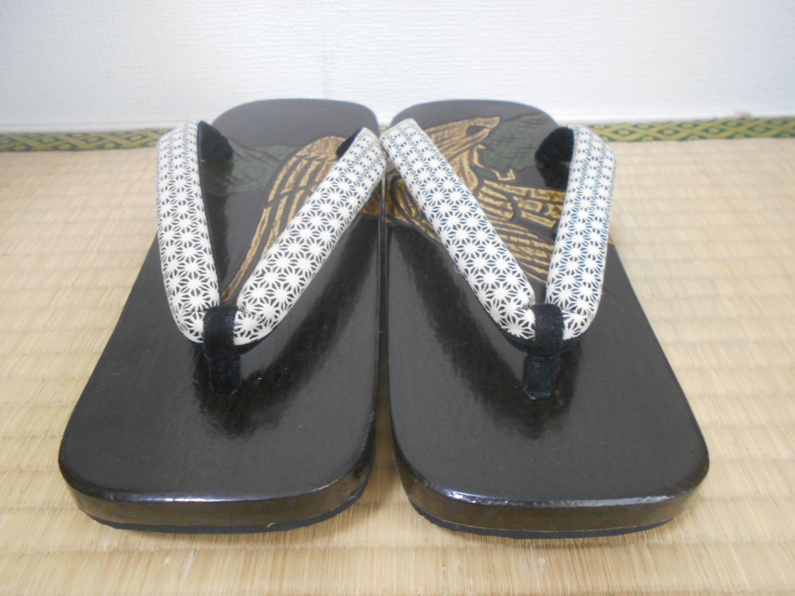 鷹の絵柄 印伝風漆の鼻緒