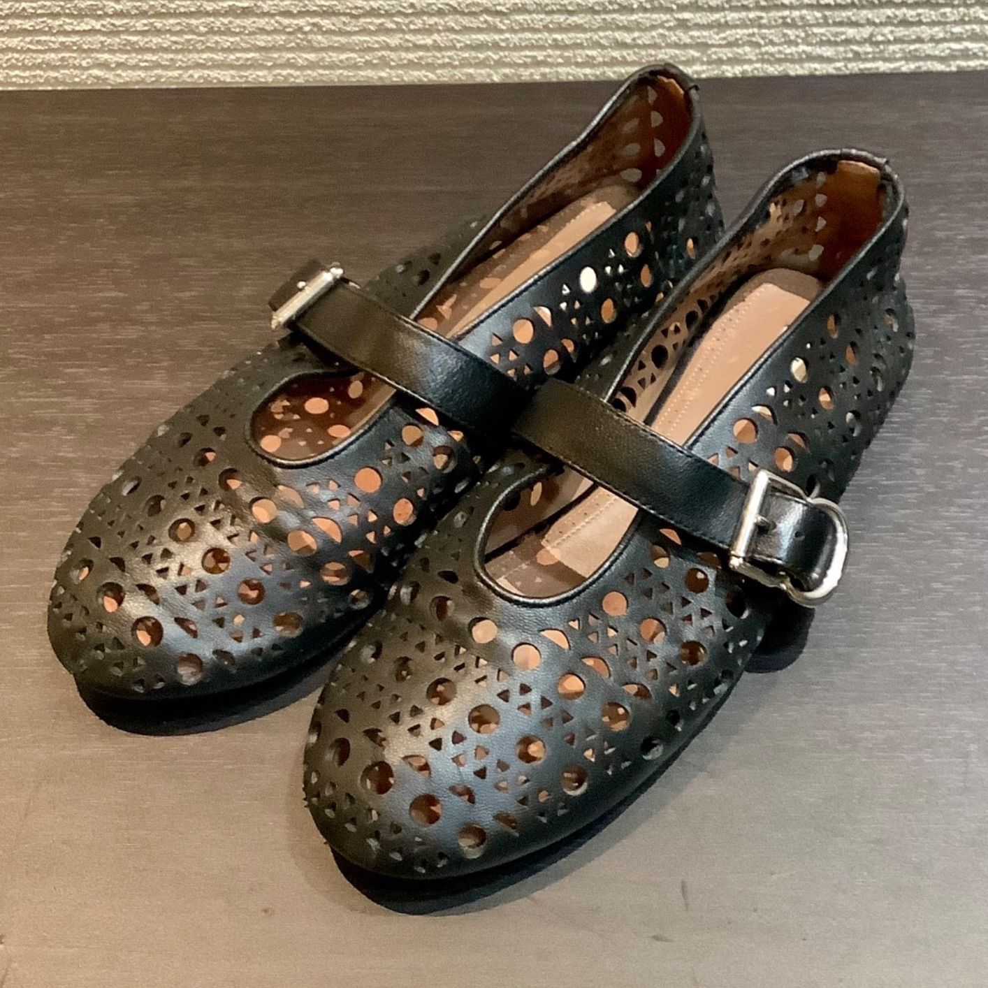 アライア ALAIA VIENNE BALLET ヴィエンヌ エンボス バレエシューズ フラットシューズ レザー 黒 ブラック 40 E 1113 T 58 90