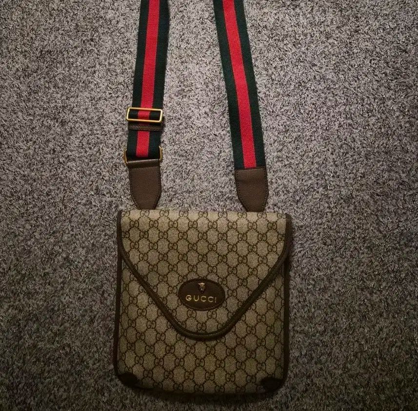 グッチ GG パータン NEOヴィンテージ ミディアム メッセンジャーバッグ