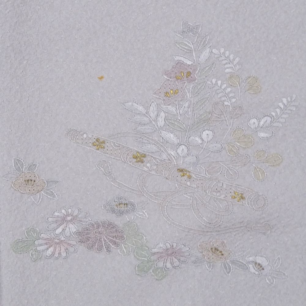 附下 袷 正絹 リユース 中古 スワトウ刺繍 淡いグレー/花車や楽器 8050