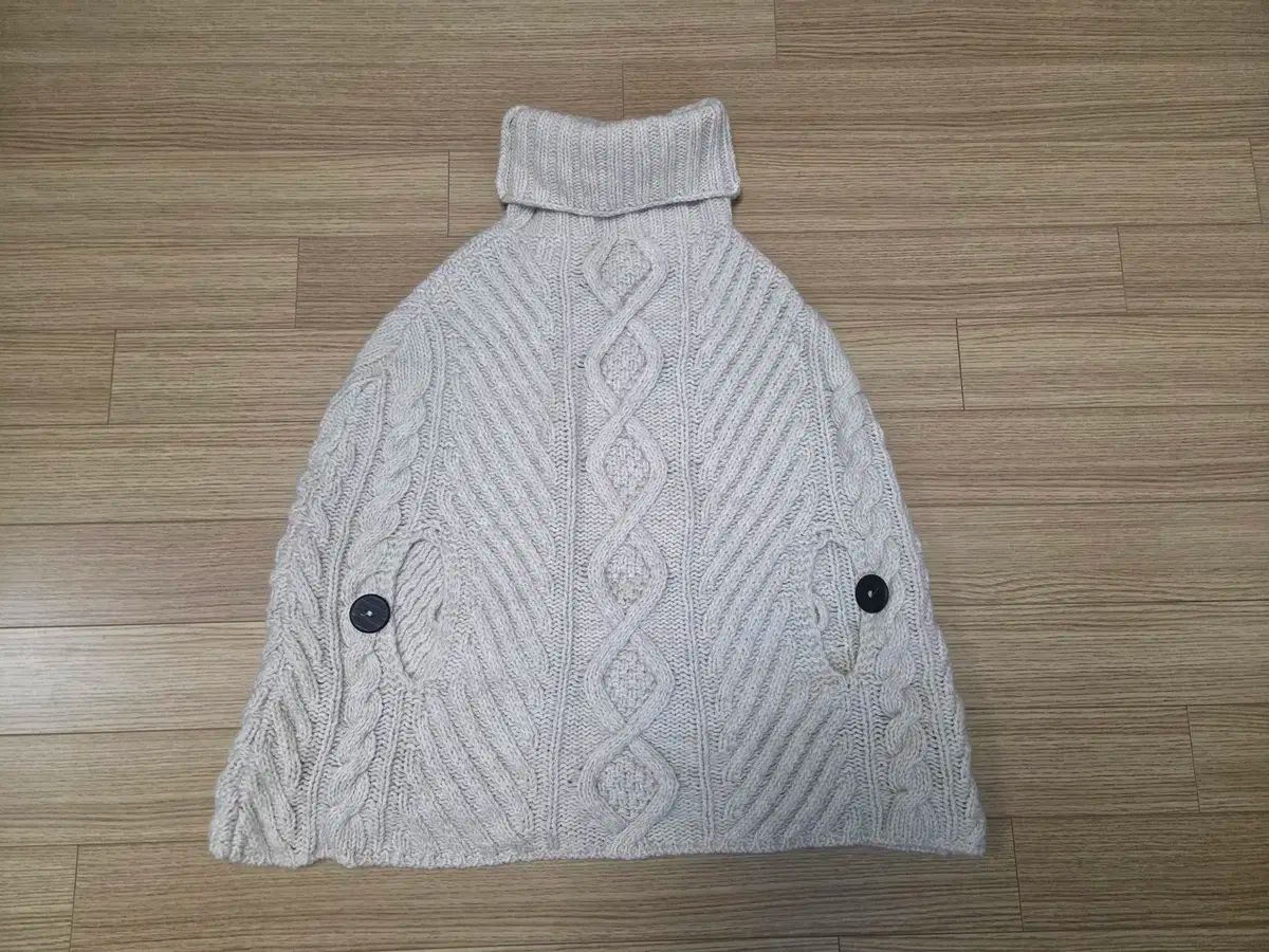 アルマーニ ジーン タートルネック ケーブル ニット ケープ ポンチョ