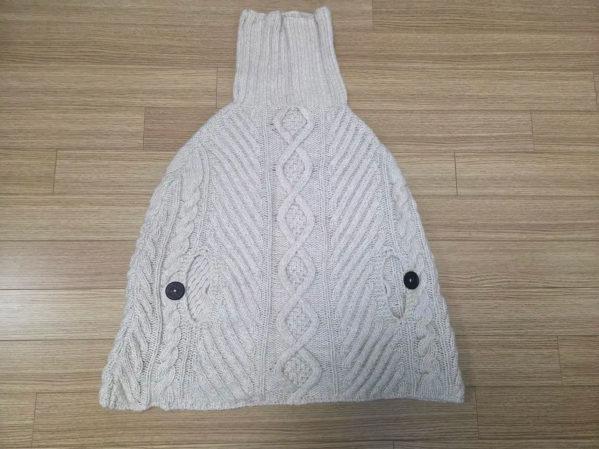 アルマーニ ジーン タートルネック ケーブル ニット ケープ ポンチョ