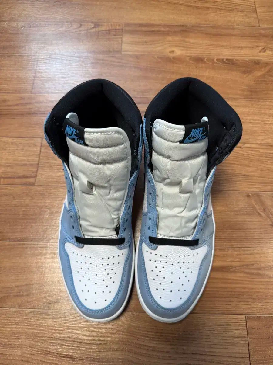 ナイキ ジョーダン 1 レトロ ハイ OG ユニバーシティ ブルー 285