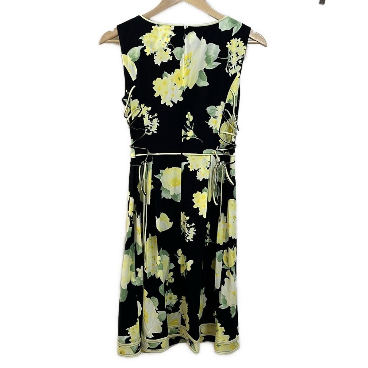 レオナール ワンピース サイズ38 M レディース 黒 イエロー グリーン ノースリーブ ひざ丈 カンカン素材 花柄 レースアップ